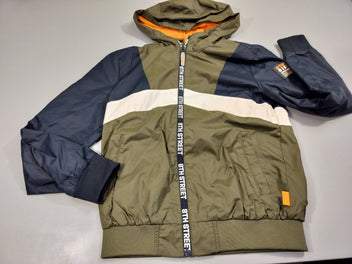 Veste zippée à capuche style coupe-vent bleu marine, kaki, blanc