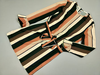 Robe m.l satinée rayé brun, noir, blanc avec ceinture. .100% polyester , fermture bouton à recoudre