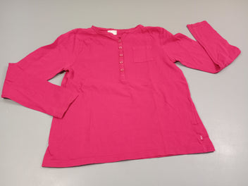 T-shirt m.l rose, boutons et petite poche. Petite tache à la manche.