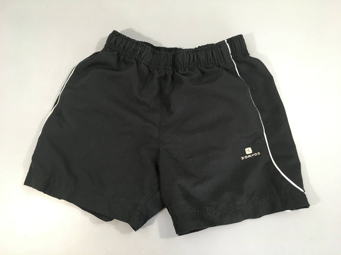 Short de sport noir Domyos, moins cher chez Petit Kiwi
