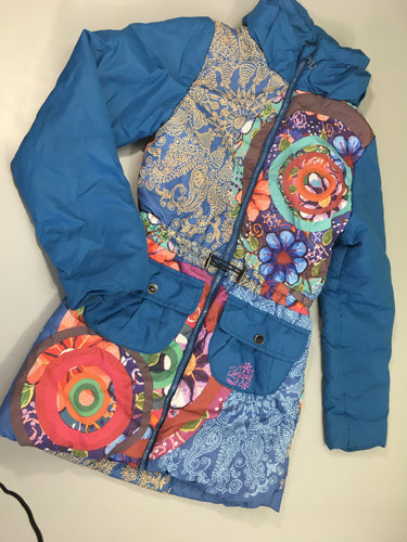 Doudoune light à capuche retractable bleu motifs couleurs Petite tache manche D, moins cher chez Petit Kiwi
