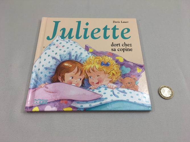Juliette dort chez sa copine, moins cher chez Petit Kiwi