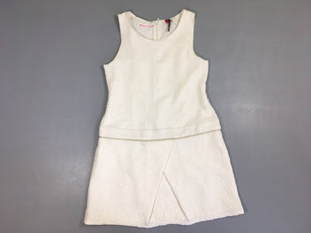 Robe s.m molleton blanc tetxturé fleurs, petite tache à l'arrière