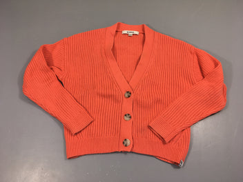 Gilet orange côtelé, légèrement bouloché