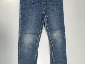 Jeans légèrement souillé genoux