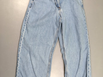 Jeans clair culotte (=très court)