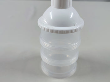 Doseur de lait en poudre: 3 boites empilables transparentes bouchon blanc