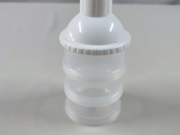 Doseur de lait en poudre: 3 boites empilables transparentes bouchon blanc
