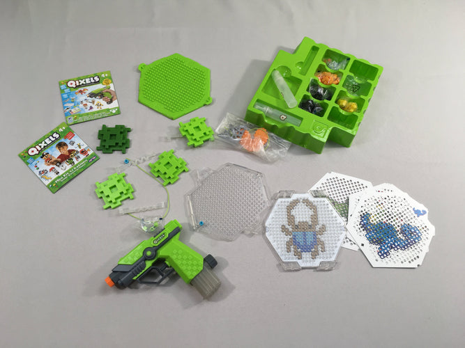Kit creation Qixels, les cubes qui s'assemblent avec l'eau, moins cher chez Petit Kiwi