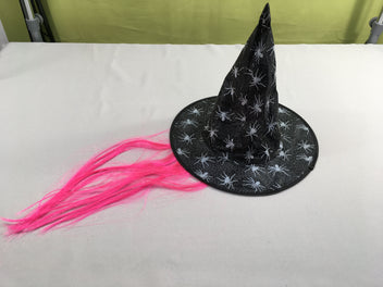 Chapeau de sorcière avec mèches roses