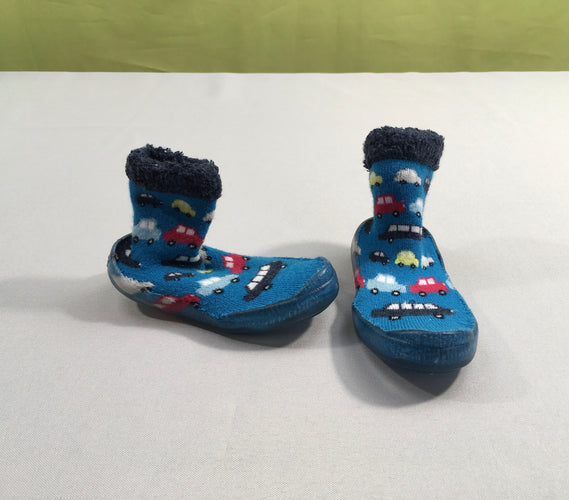 Etat neuf Pantoufles chaussettes bleues voitures, 20, moins cher chez Petit Kiwi