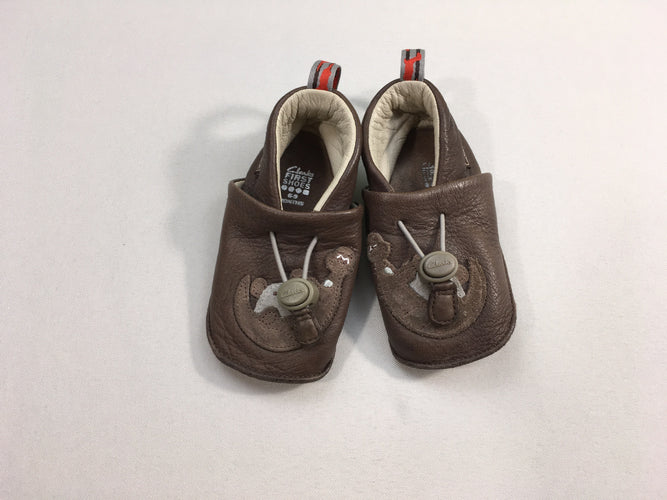 Clarks chaussons en cuir brun dinosaure, 6-9m, moins cher chez Petit Kiwi