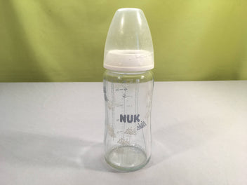 Biberon en verre Nuk 240ml (tétine non comprise)