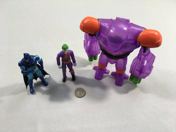 2 figurines 10 cm, Batman et le Joker+ Arumure taille et chevilles élastiqueshnologique - DC - Spin Master