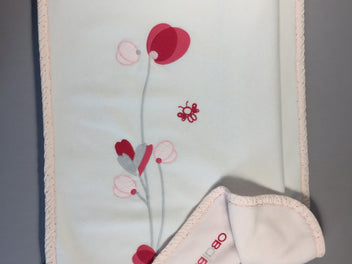 Couverture blanche/rose clair en polar - fleur brodée