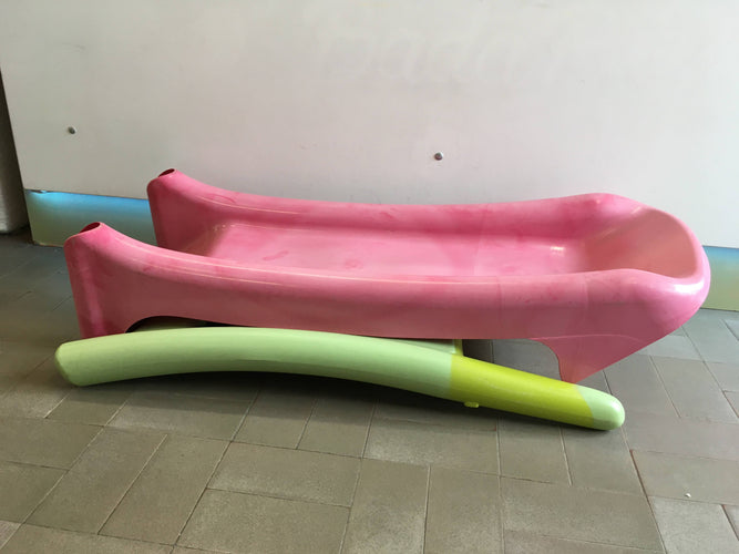 Toboggan XS rose-vert : Hteur 75cm, Pente de 90 cm, Longueur sol 125cm (Décoloration due au soleil), moins cher chez Petit Kiwi