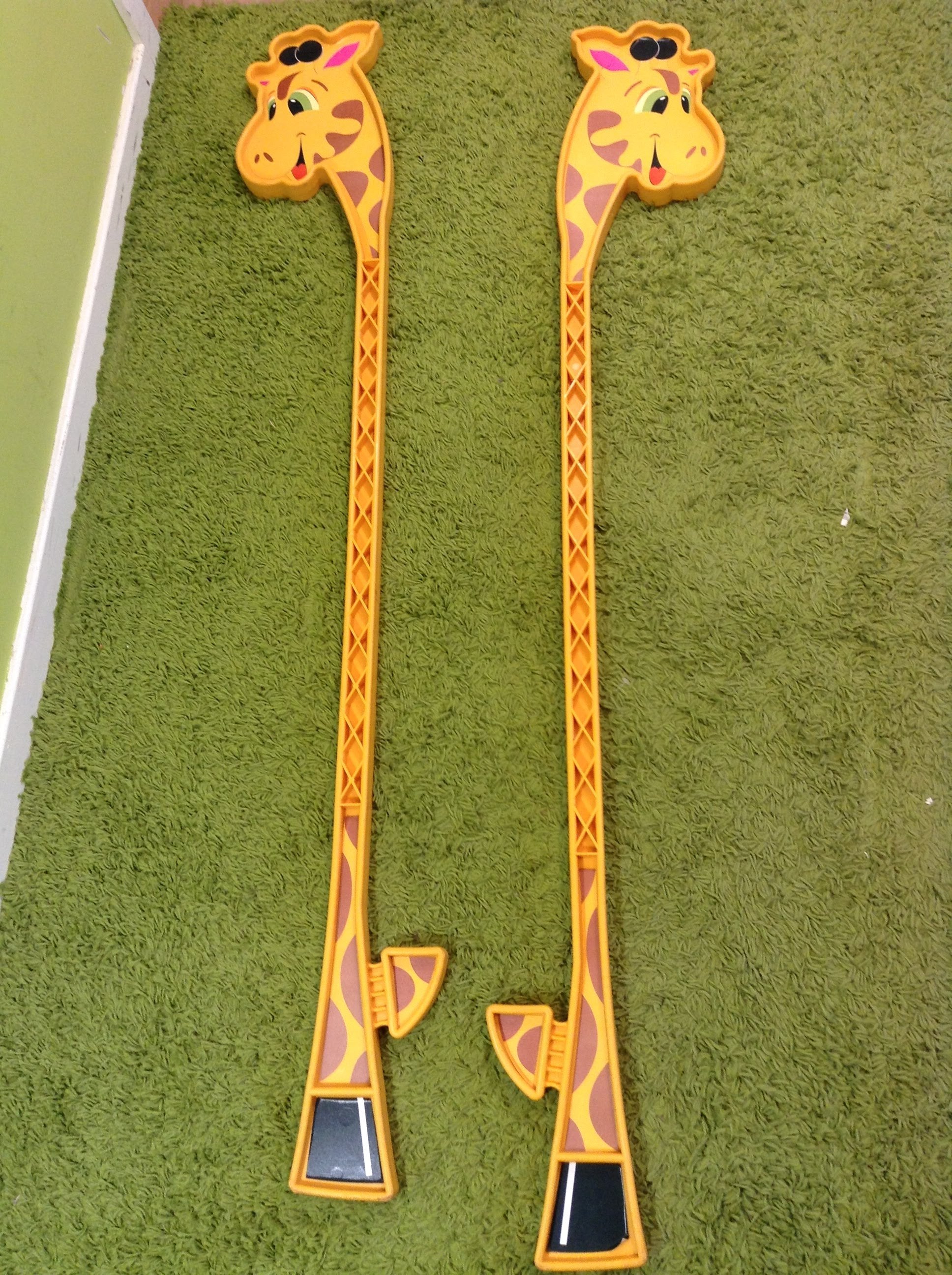 Echasses en plastique girafe - 155cm de haut