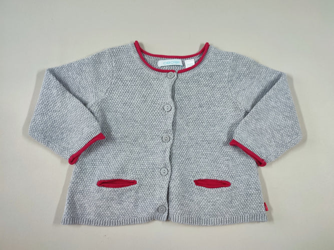 Gilet fines mailles gris col et doublure de poches rouge, moins cher chez Petit Kiwi