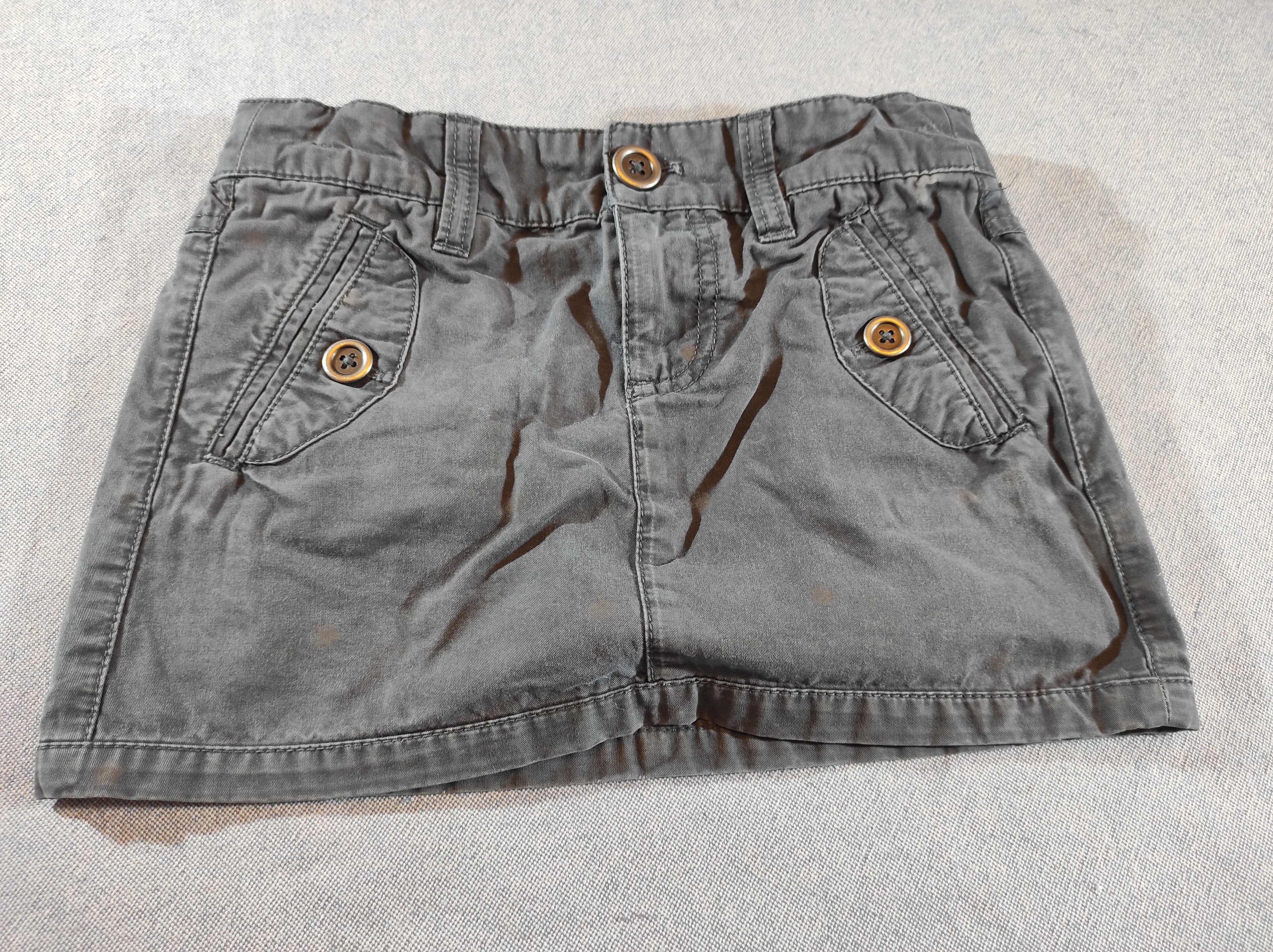 Jupe grise étoiles roses( fort délavée)