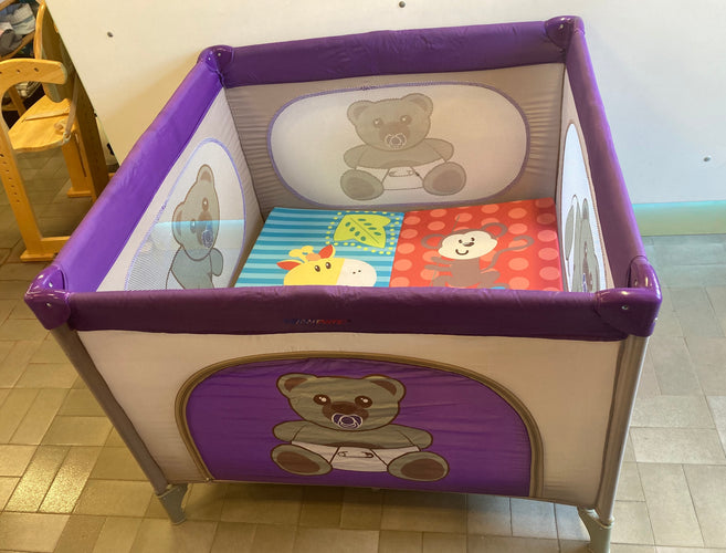 Parc pliable avec matelas et hamac (matelas légèrement taché), moins cher chez Petit Kiwi