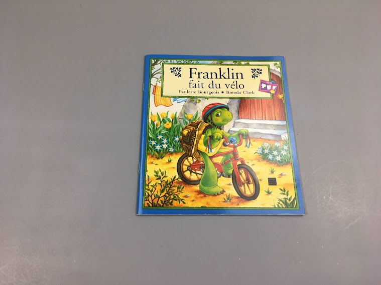 Franklin fait du vélo