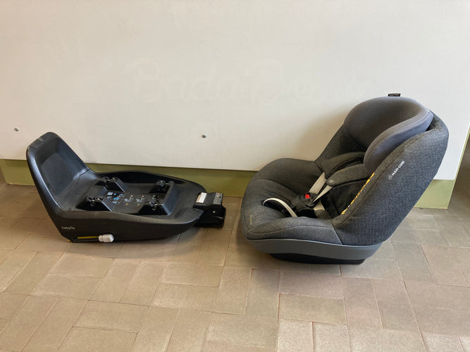 Siège auto Maxi cosi 2 way pearl gris chiné pois (Groupe 1 - de 9 à 18 kg). Dos à la route / Face à la route + base isofix 2 way fix, à rafraichir, moins cher chez Petit Kiwi