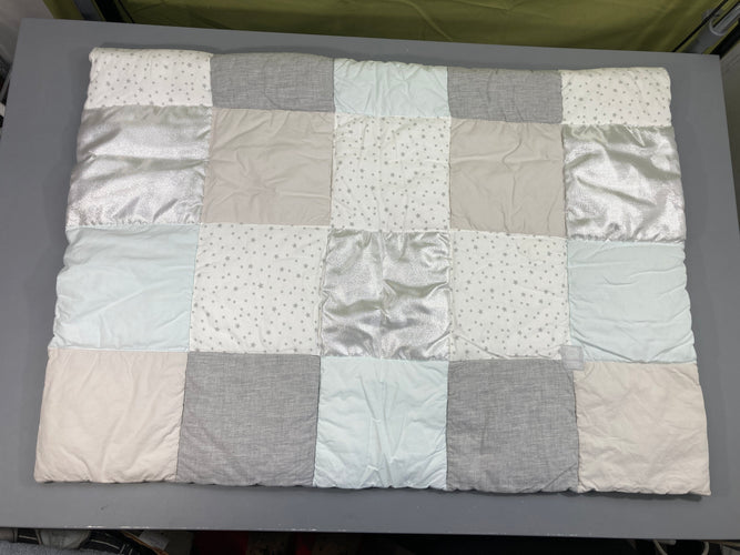 Plaid de lit gris/irisé blanc étoiles 100x140cm, moins cher chez Petit Kiwi