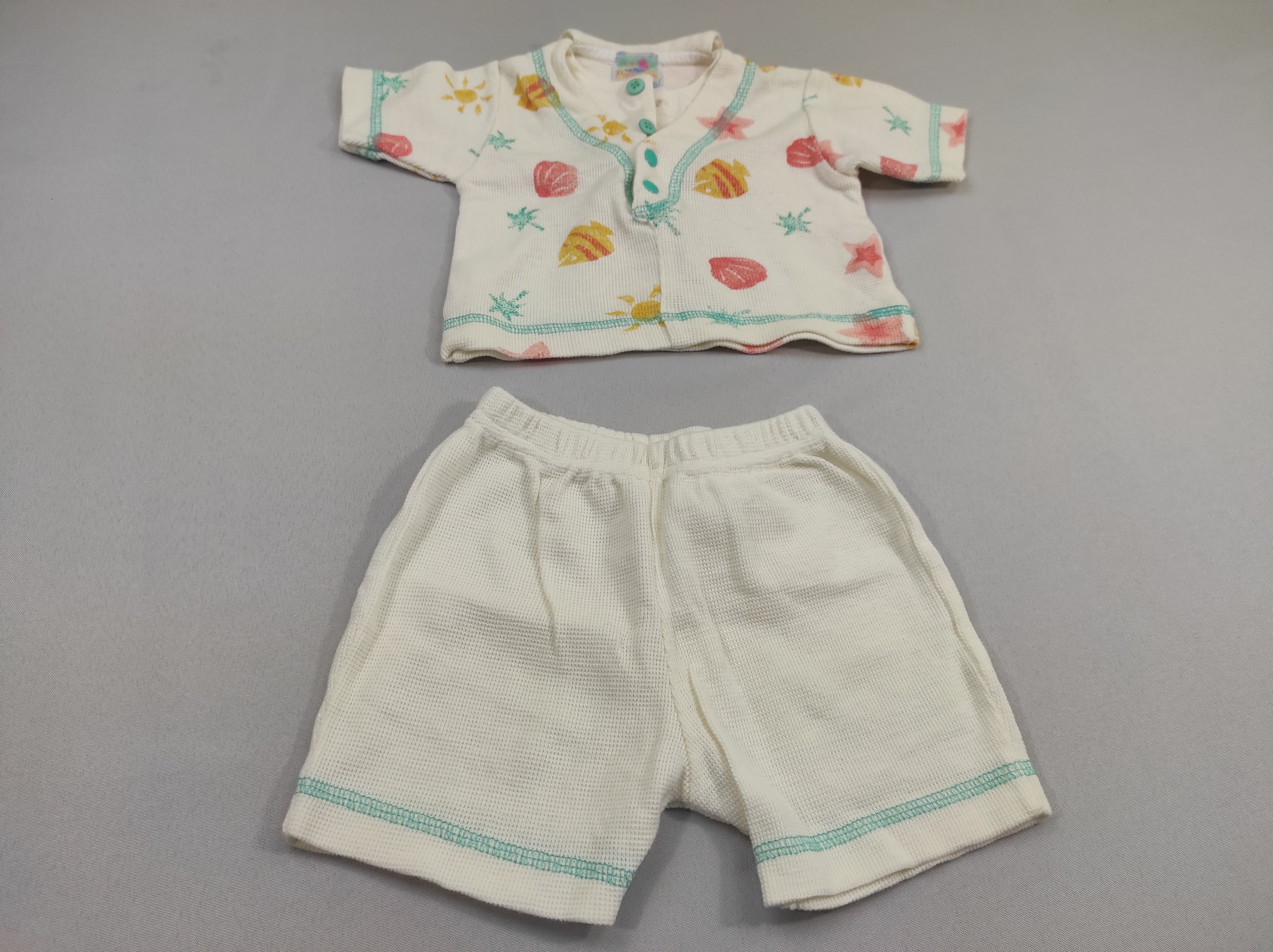 Ensemble 2 pcs T-shirt m.c blanc motifs poissons, coquillages,...et Pantalon blanc texturé