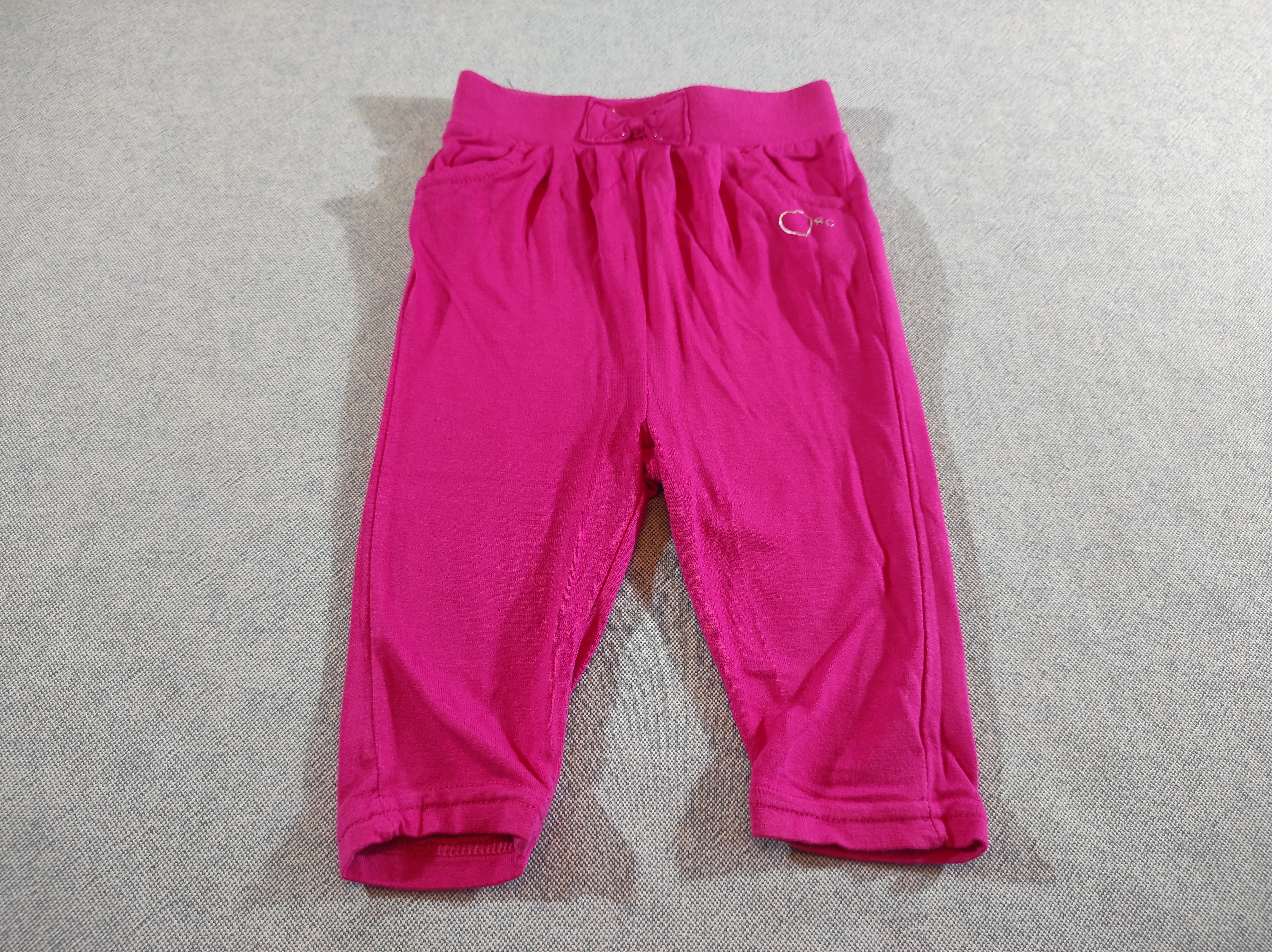 Pantalon fluide fushia , petit noeud, coeur argenté