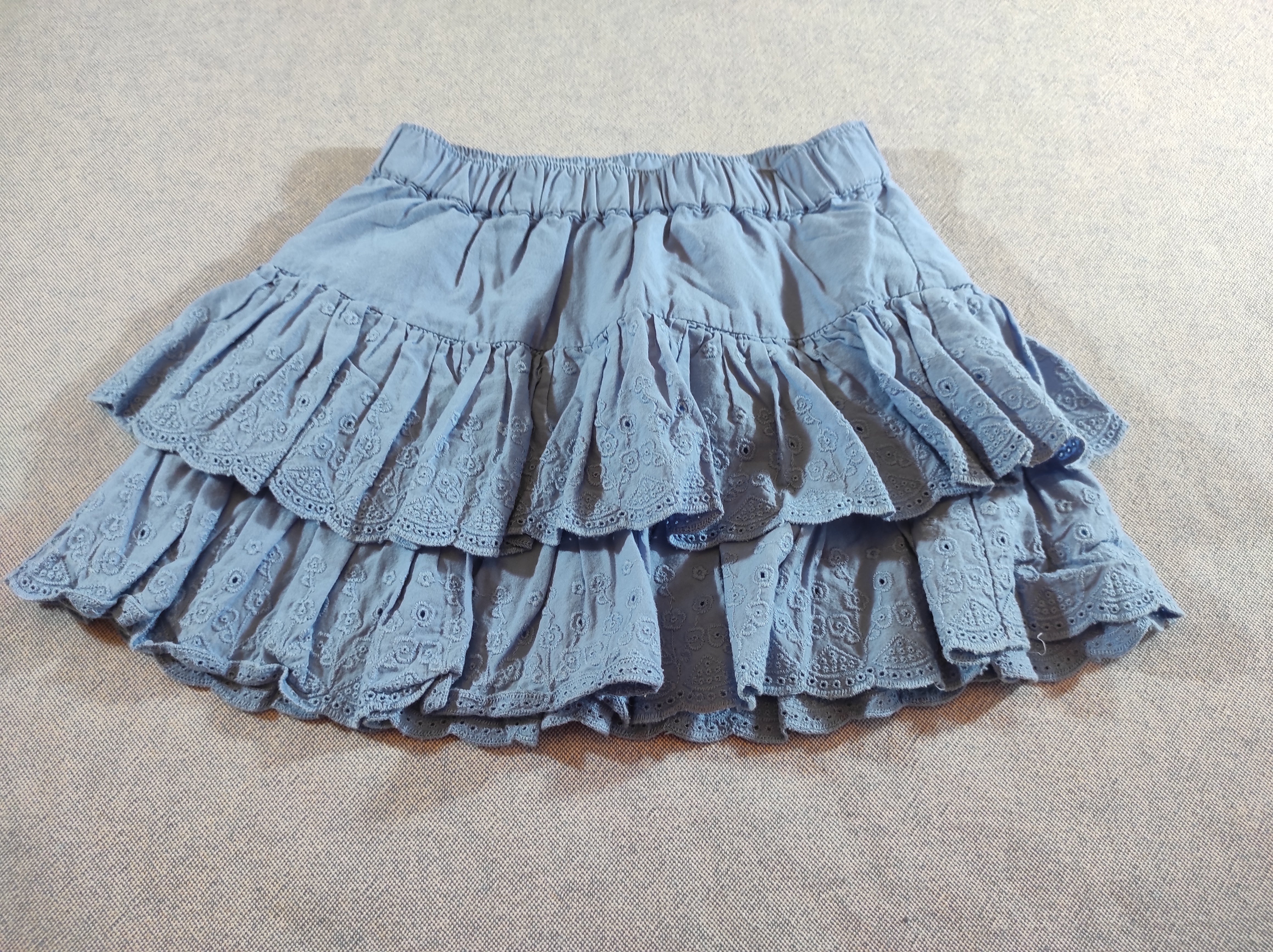 Jupe bleue à volants