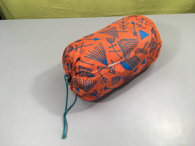 Sac de couchage orange Arpenaz junior 20° 140cmMax, moins cher chez Petit Kiwi