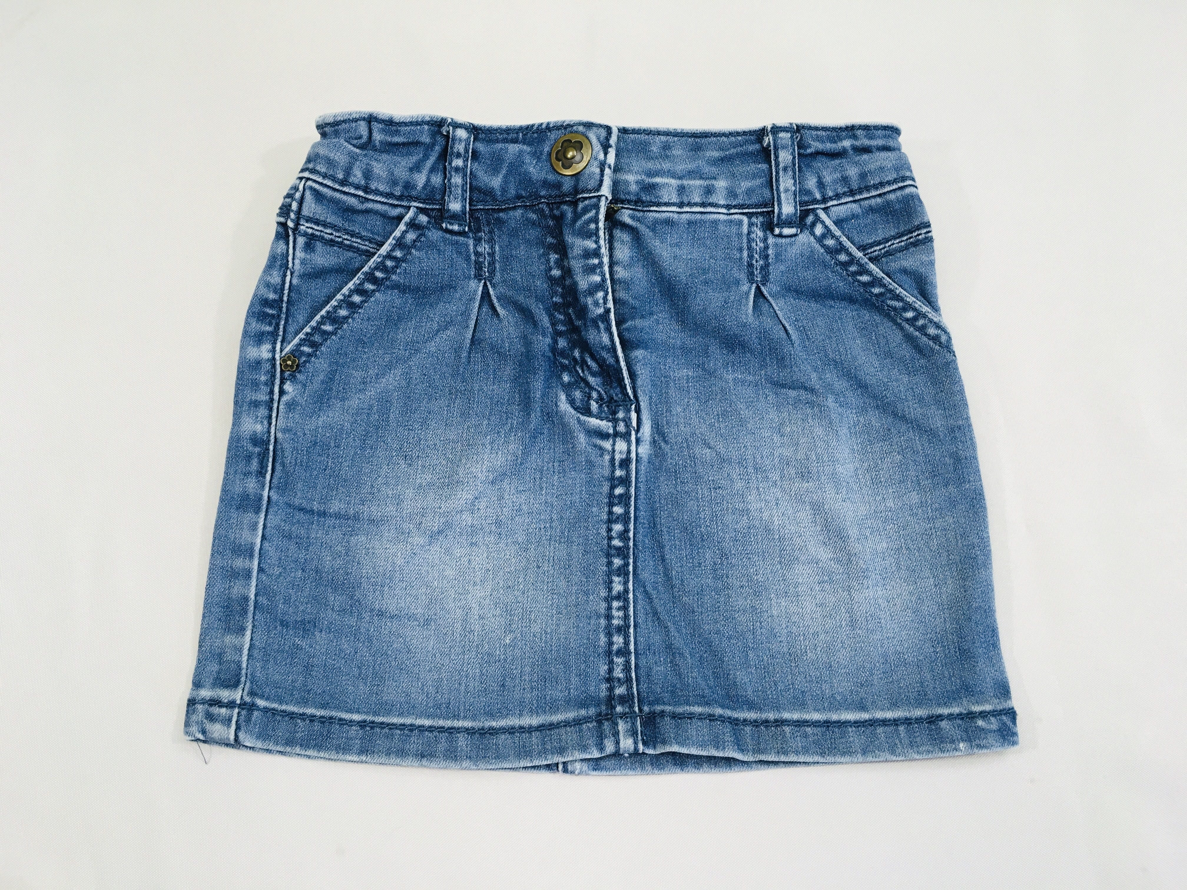 Jupe en jean effet légèrement délavé