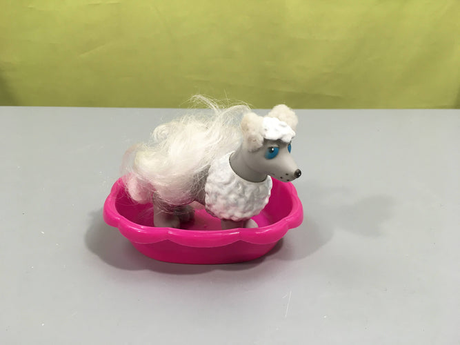 Chien duchesse et son panier, moins cher chez Petit Kiwi