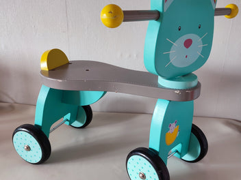 Porteur en bois chat, les pachats (traces d'usure)
