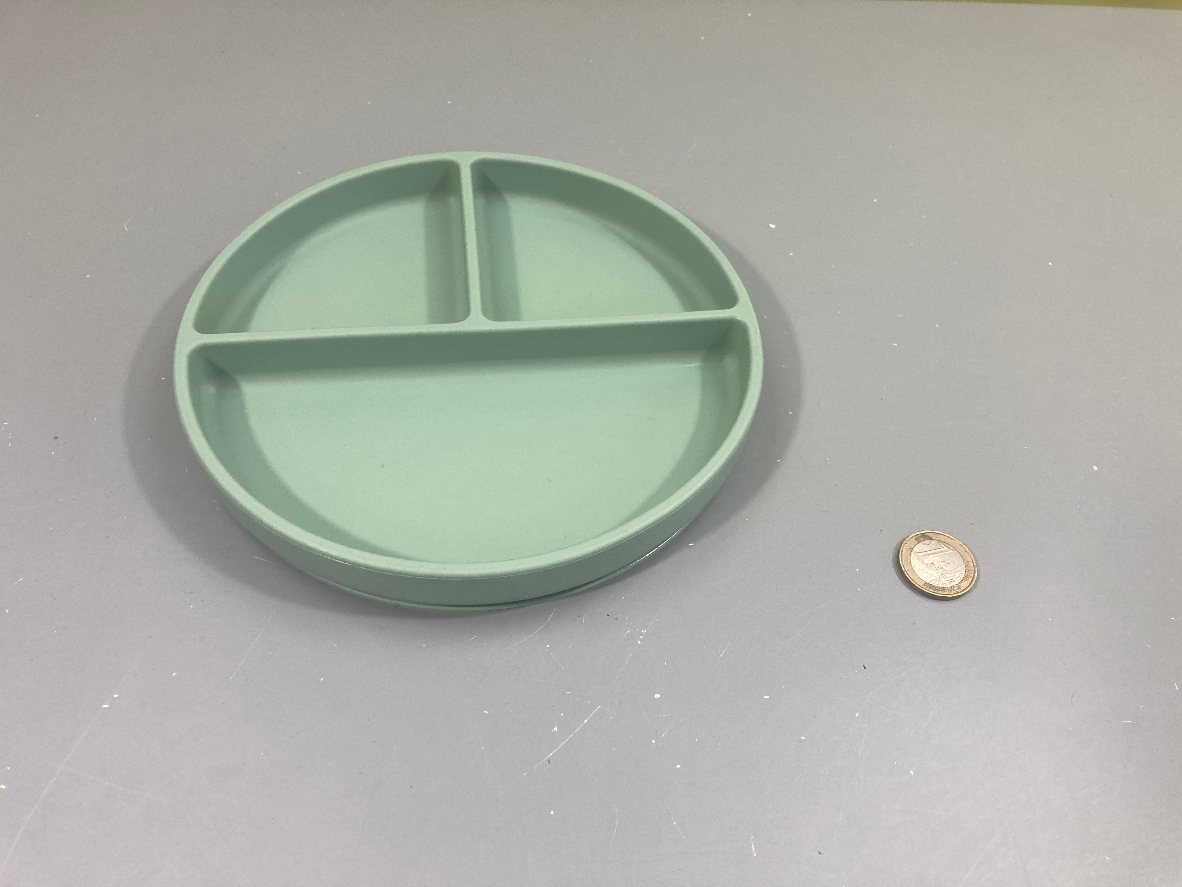 Mushie Assiette à compartiments - Ventouse en Silicone | Sans BPA