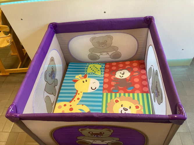 Parc pliable avec matelas et hamac (matelas légèrement taché), moins cher chez Petit Kiwi