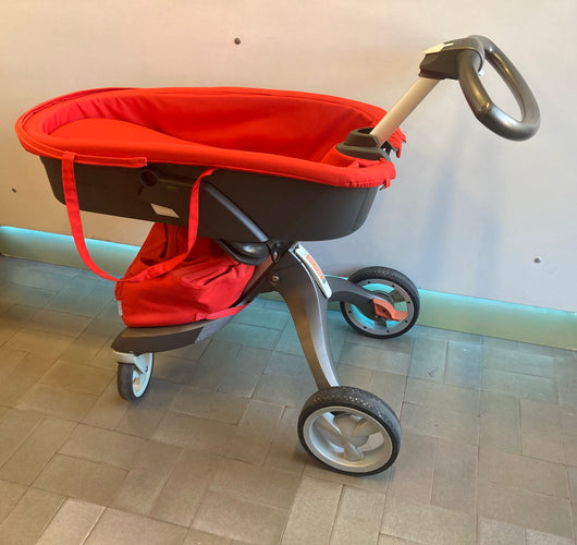 Poussette Duo Stokke Xplory rouge avec Siège auto iZi Sleep BeSafe, moins cher chez Petit Kiwi