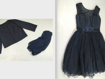 Robe de cérémonie s.m bleu foncé dentelle bas tulle( Tache à relaver) + veste courte + châle voile bleu foncé