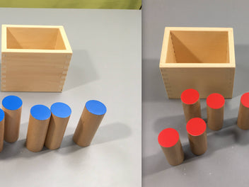 2 boîtes avec 6 cylindres en bois scellés qui contiennent une gradation sonore de matières, Montessori