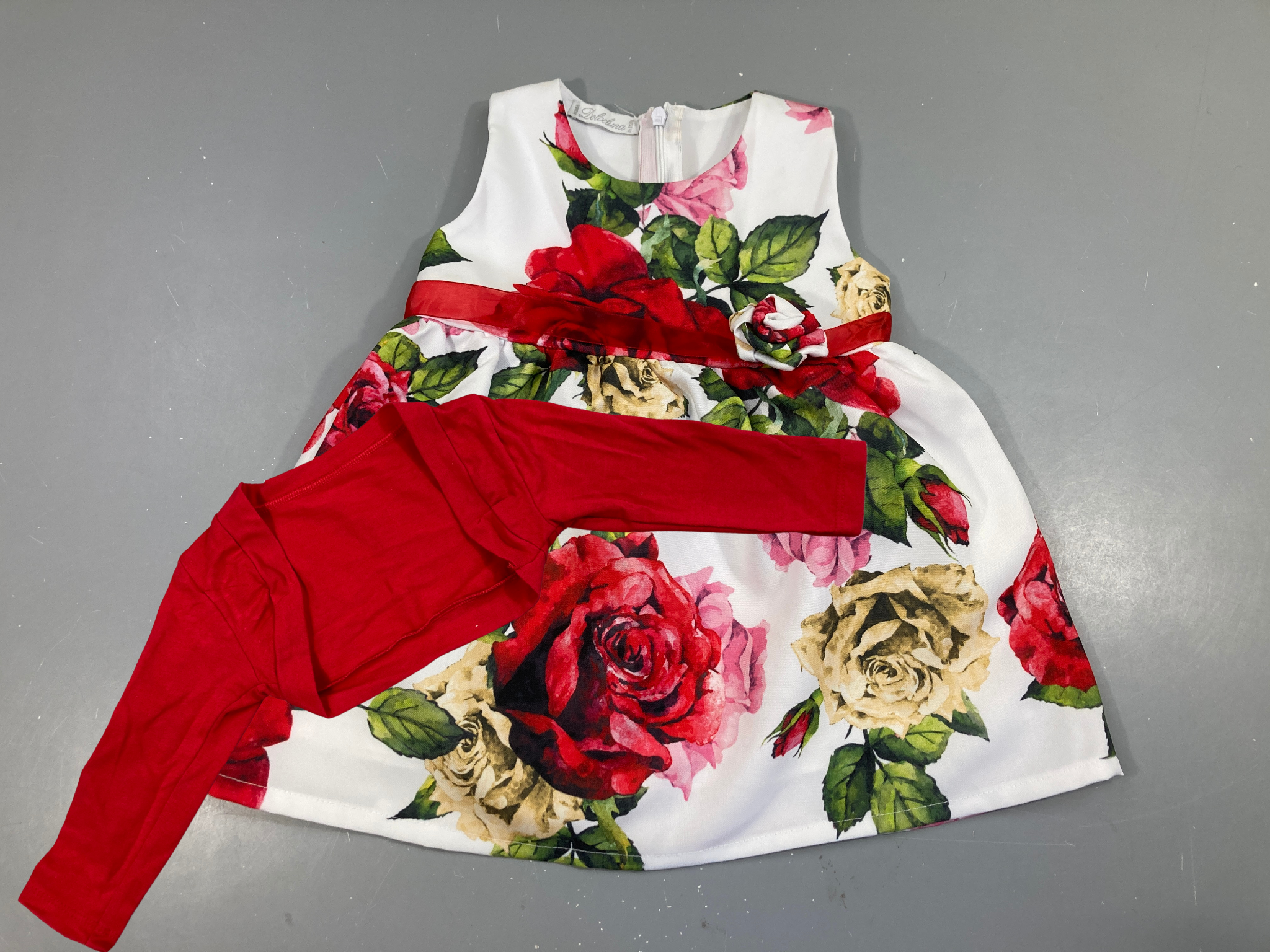 Robe s.m satinée blanc fleurs + boléro rouge