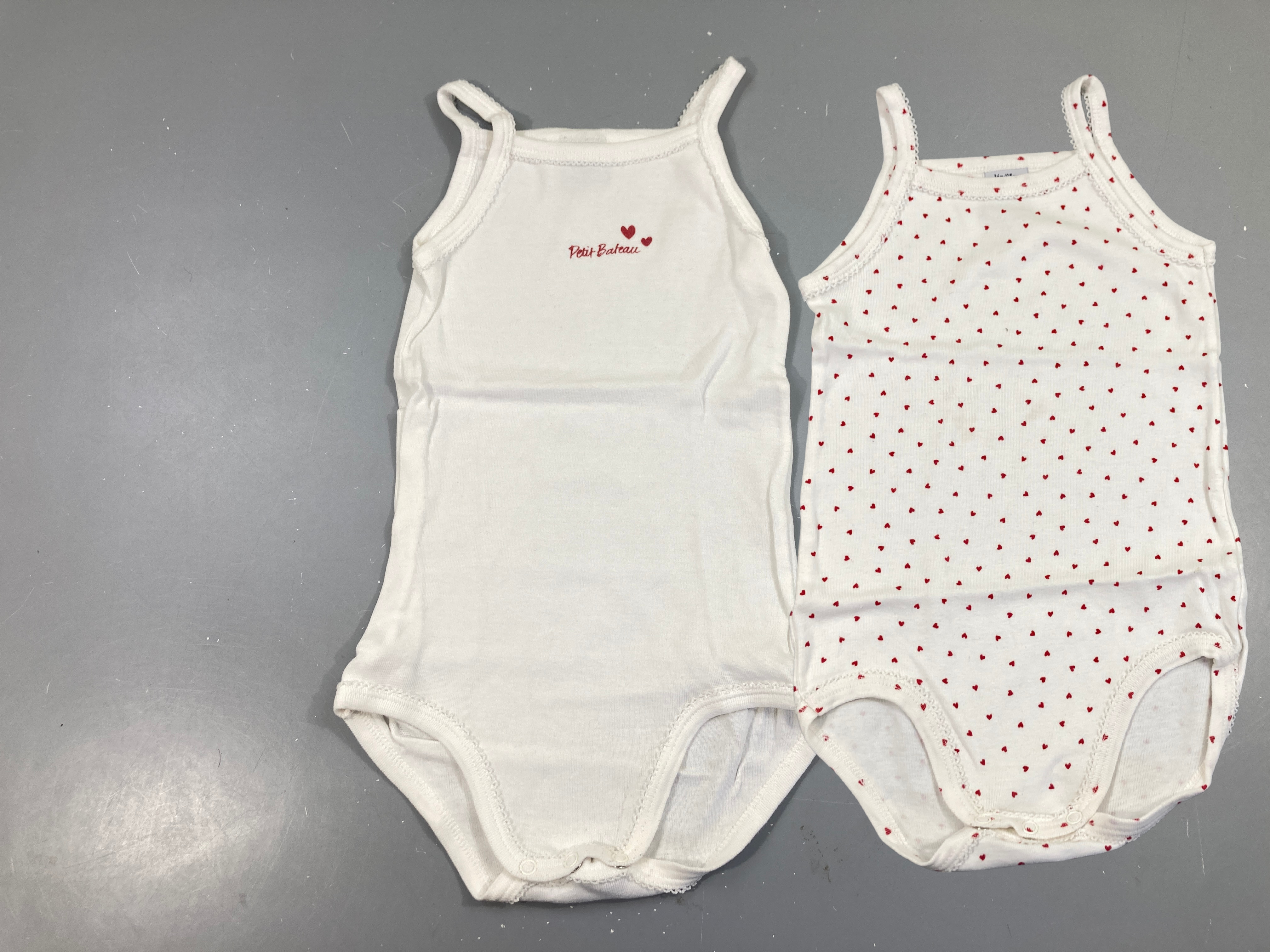 2 bodies fines bretelles blanc coeurs