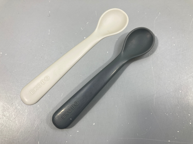 2 Cuillères grises Ekobo en silicone, moins cher chez Petit Kiwi