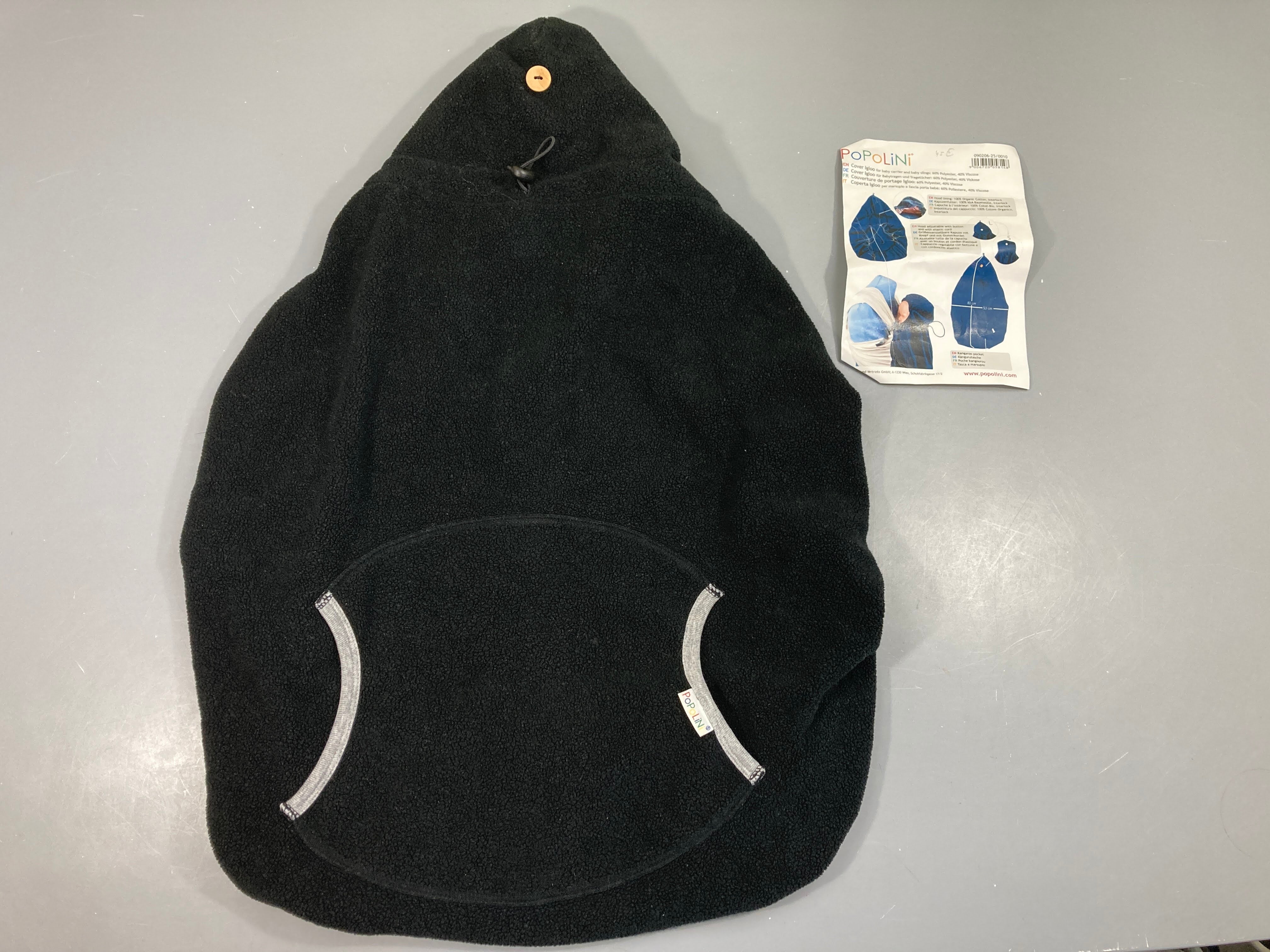 Couverture de portage Igloo noire avec poche kangourou Popolini