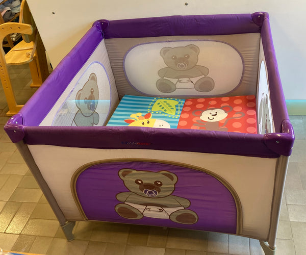 Parc pliable avec matelas et hamac (matelas légèrement taché), moins cher chez Petit Kiwi