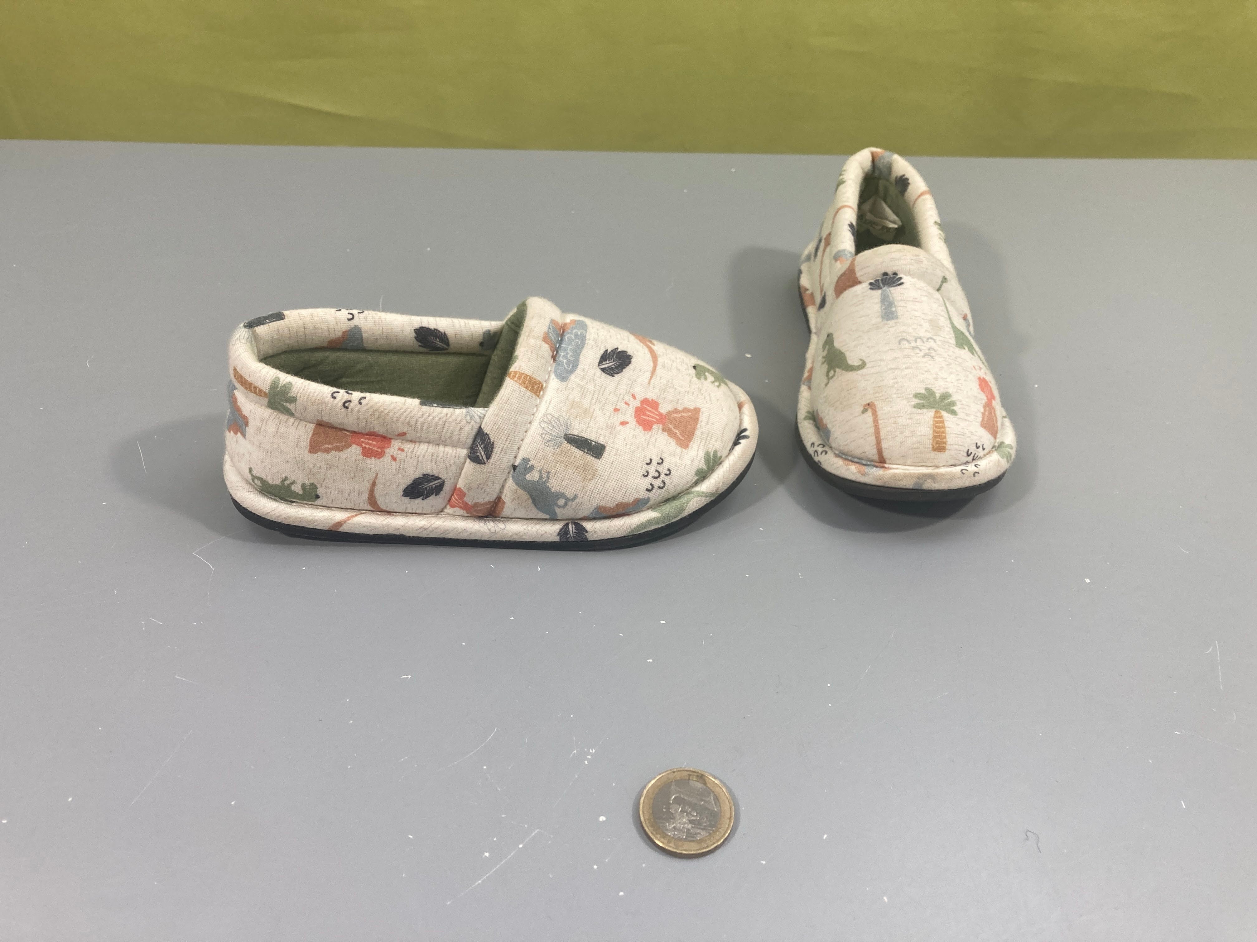 Pantoufles écru Dino Légèrement souillées