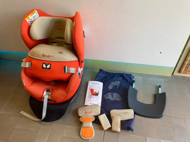 Siège-auto Sirona groupe 0+/1 - Autumn Gold/Burnt Red Isofix- A rafraichir. Dos route de 0 à 18kg  (0 à 4a)/face à la route 9m à 4a grâce au bouclier ajustable (9-18kg), moins cher chez Petit Kiwi