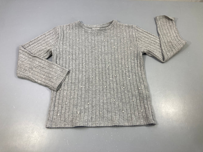 Pull gris côtelé , orné de petites perles blanches, légèrement bouloché, moins cher chez Petit Kiwi