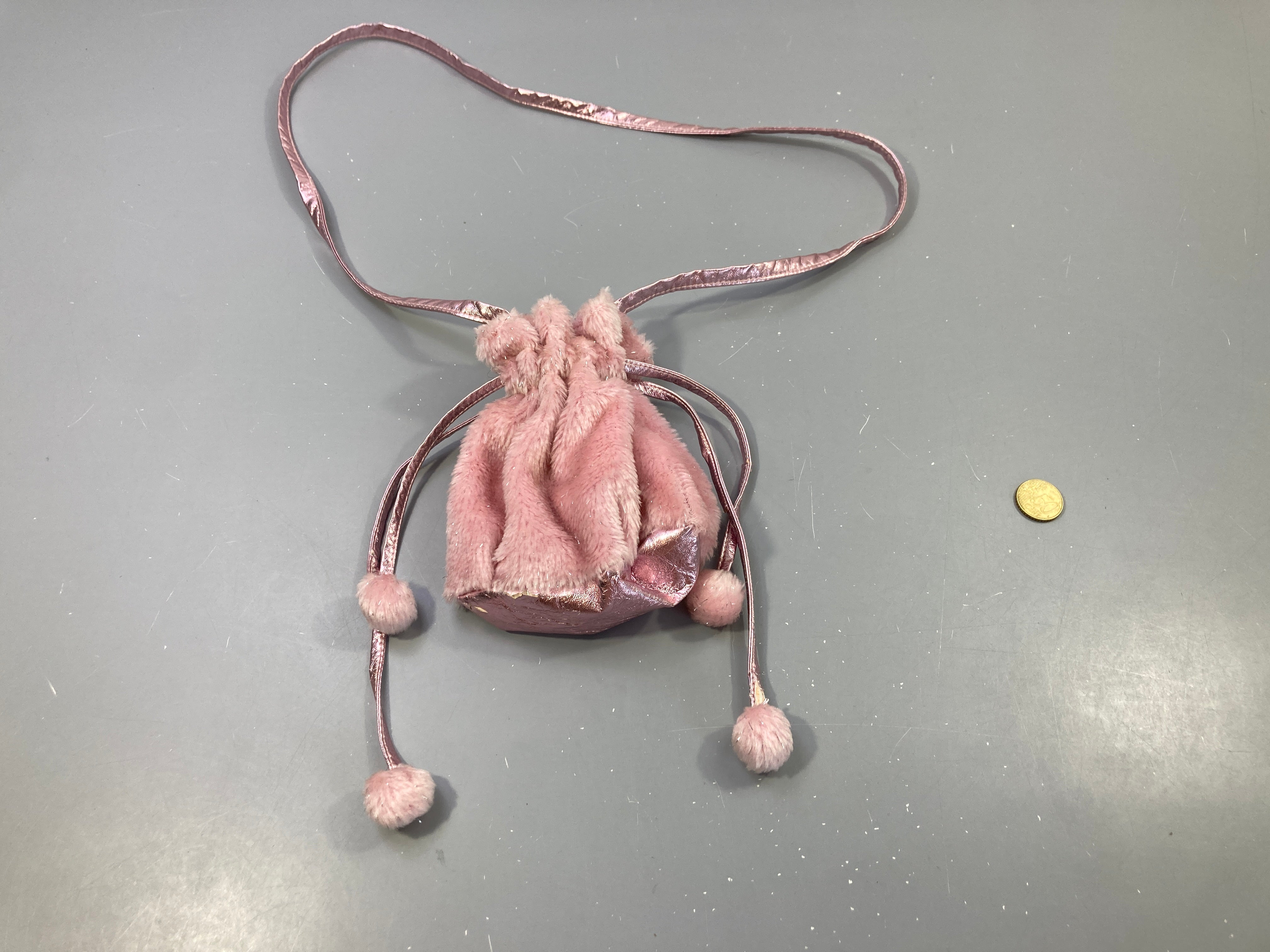 Sac peluche rose clair, fils argentés