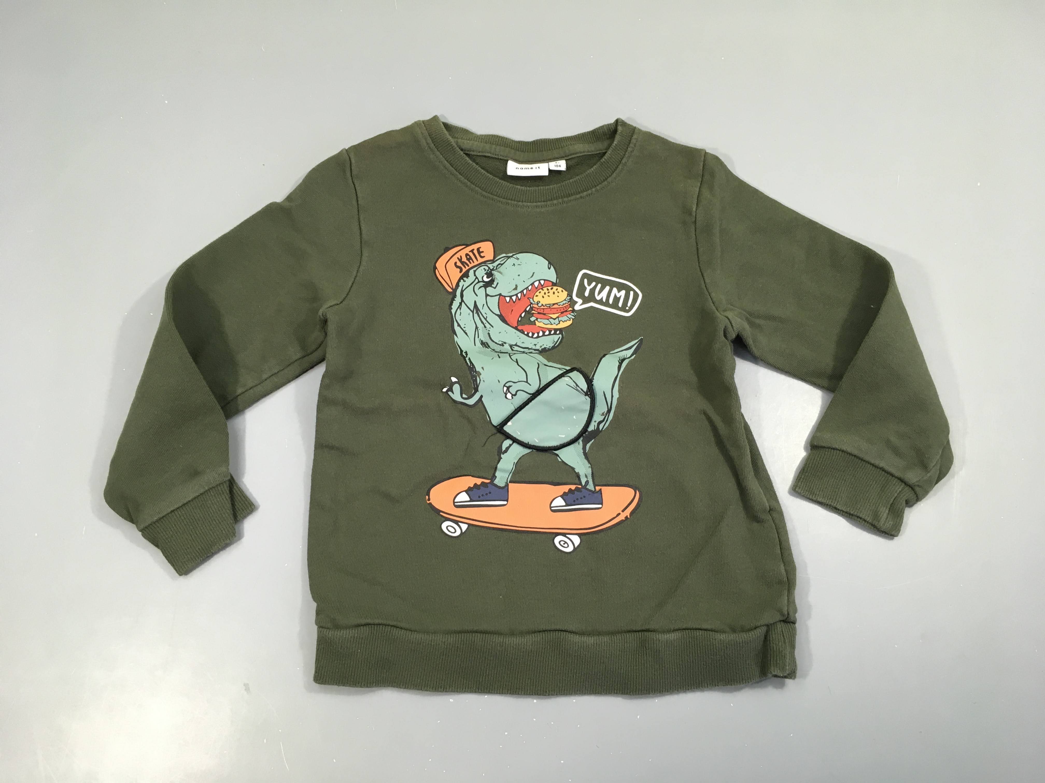 Sweat vert foncé Dino Légèrement bouloché