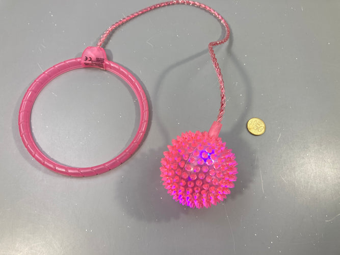 Skip ball rose lumineux, moins cher chez Petit Kiwi